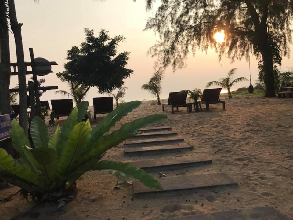 Had Lamae Resort Ban Pak Nam Lamae Buitenkant foto