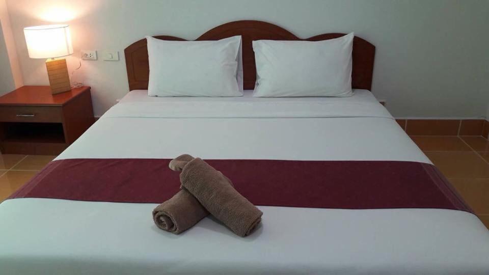 Had Lamae Resort Ban Pak Nam Lamae Buitenkant foto